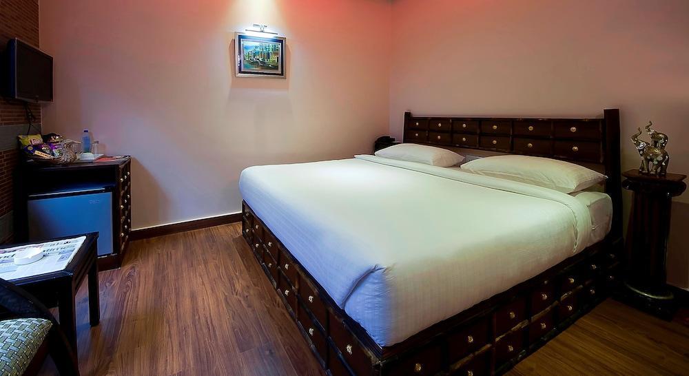 Hotel Heritage Inn At Assi Ghat Варанаси Экстерьер фото
